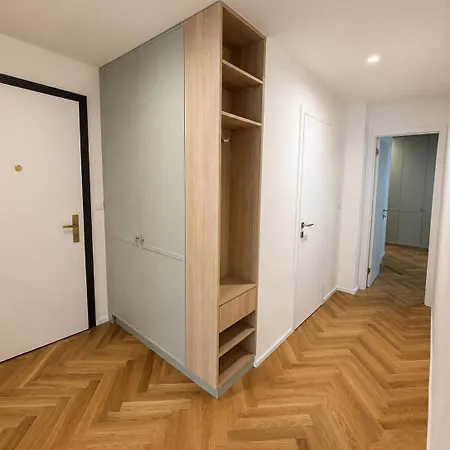 Heuhaus Old Town - Presidential Palace & Free Parking Bratislava