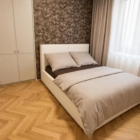 Heuhaus Old Town - Presidential Palace & Free Parking Bratislava